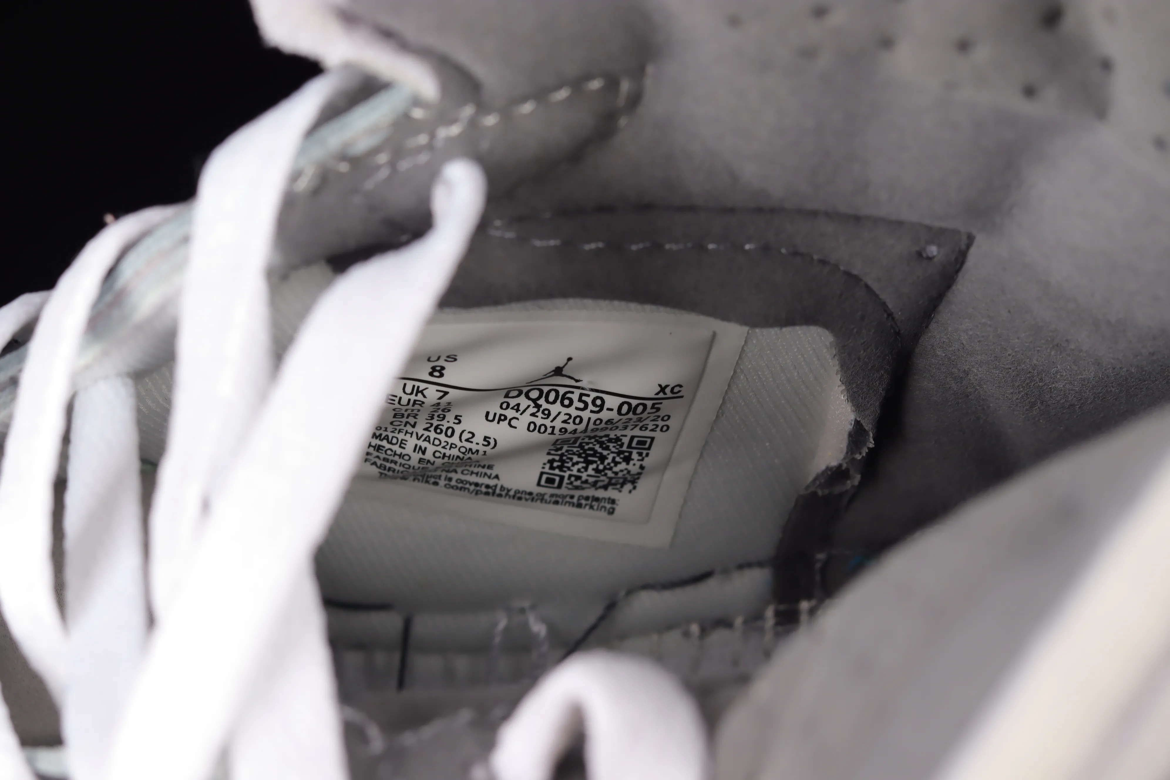 All categories Air Jordan Jordan series basketball shoes Air Jordan 1 High Air Jordan 1 Zoom CMFT AJ1 Joe 1 patent leather gray basketball shoes DQ0659-005